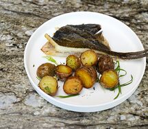 Камбала с молодым картофелем