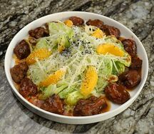 Салат с теплой куриной печенью