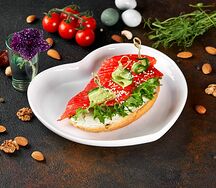 Брускетта с лососем