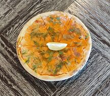Пицца с копчёной форелью