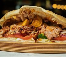 Шиш-кебаб из курицы в лепешке