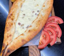 Пиде с творогом и изюмом