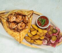 Сырная лодочка с шиш-кебабом из курицы