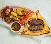 Сырная лодочка с Люля-кебаб из телятины