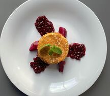 Сыр камамбер, жаренный с грушей