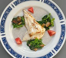 Тюрбо филе с белыми грибами и трюфельным соусом