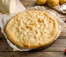 Постный пирог с картофелем и зелёным луком