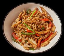 Жареная лапша со cвинoй вырезкой и овощами