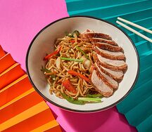 Жареная лапша с пекинской уткой