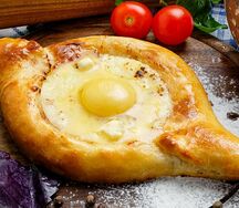 Хачапури по-аджарски с беконом