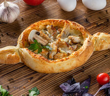 Хачапури Аджарский с курицей и грибами