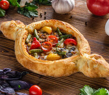 Хачапури Аджарский с овощами