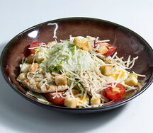 Салат Цезарь с курицей