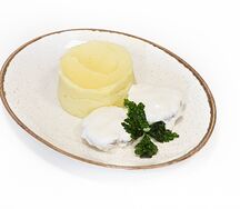 Биточки куриные с пюре