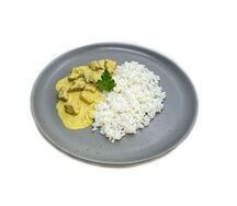 Курица в соусе карри с рисом