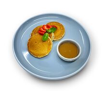 Банановые панкейки с карамельным соусом