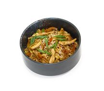 Удон с курицей и овощами