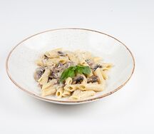 Пенне с курицей и грибами в сливочном соусе
