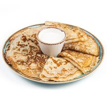 Блины со сметаной