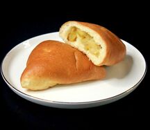 Пирожок с яблоком