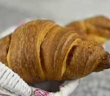 Круассан с шоколадной начинкой