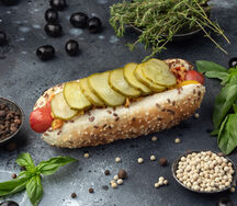 Датский хот-дог с колбаской чоризо