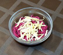 Салат из свеклы с чесноком и сыром