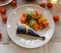 Скумбрия запеченная с овощами