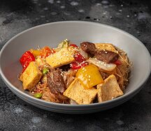 Говядина с жареным тофу в устричном соусе