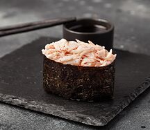 Гункан с крабом