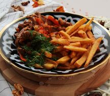 Картофель фри с говядиной