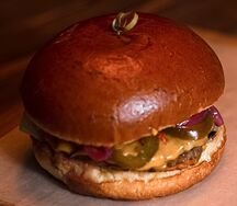 Бургер с халапеньо