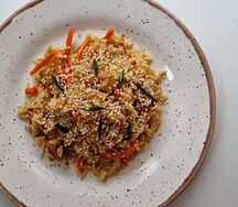 Рис с курицей в стиле wok