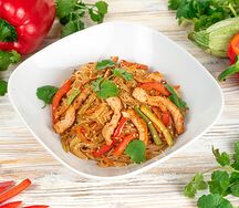 Фунчоза с овощами и курицей