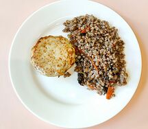 Котлета куриная с гарниром на выбор