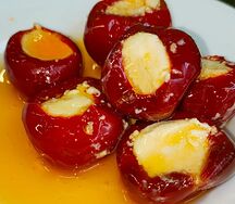 Перчики, фаршированные сыром