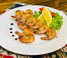 Креветки жареные с чесночным соусом