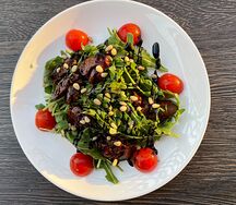 Салат с куриной печенью