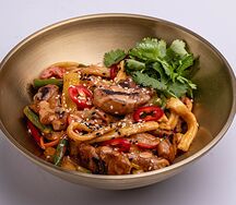 Удон с курицей в соусе том ям