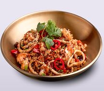 Рис с креветками и кальмаром в соусе том ям