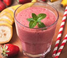 Шейк бананово-клубничный