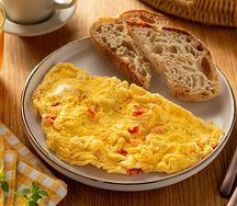 Омлет с сыром и томатами