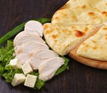 Осетинский пирог с курицей, сыром, грибами и помидорами