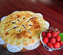 Осетинский пирог с клубникой
