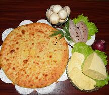 Осетинский пирог с курицей, грибами и сыром