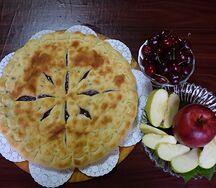 Осетинский пирог с яблоками и вишней