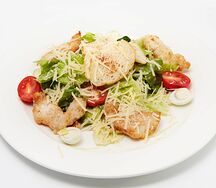 Салат Цезарь с курицей