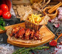 Сет из куриных крылышек BBQ и картошечки фри