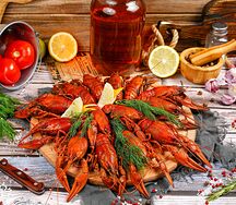 Раки, жаренные в азиатском остром соусе от шефа