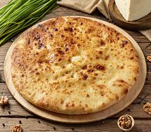 Осетинский пирог с сыром, орехом и репчатым луком
